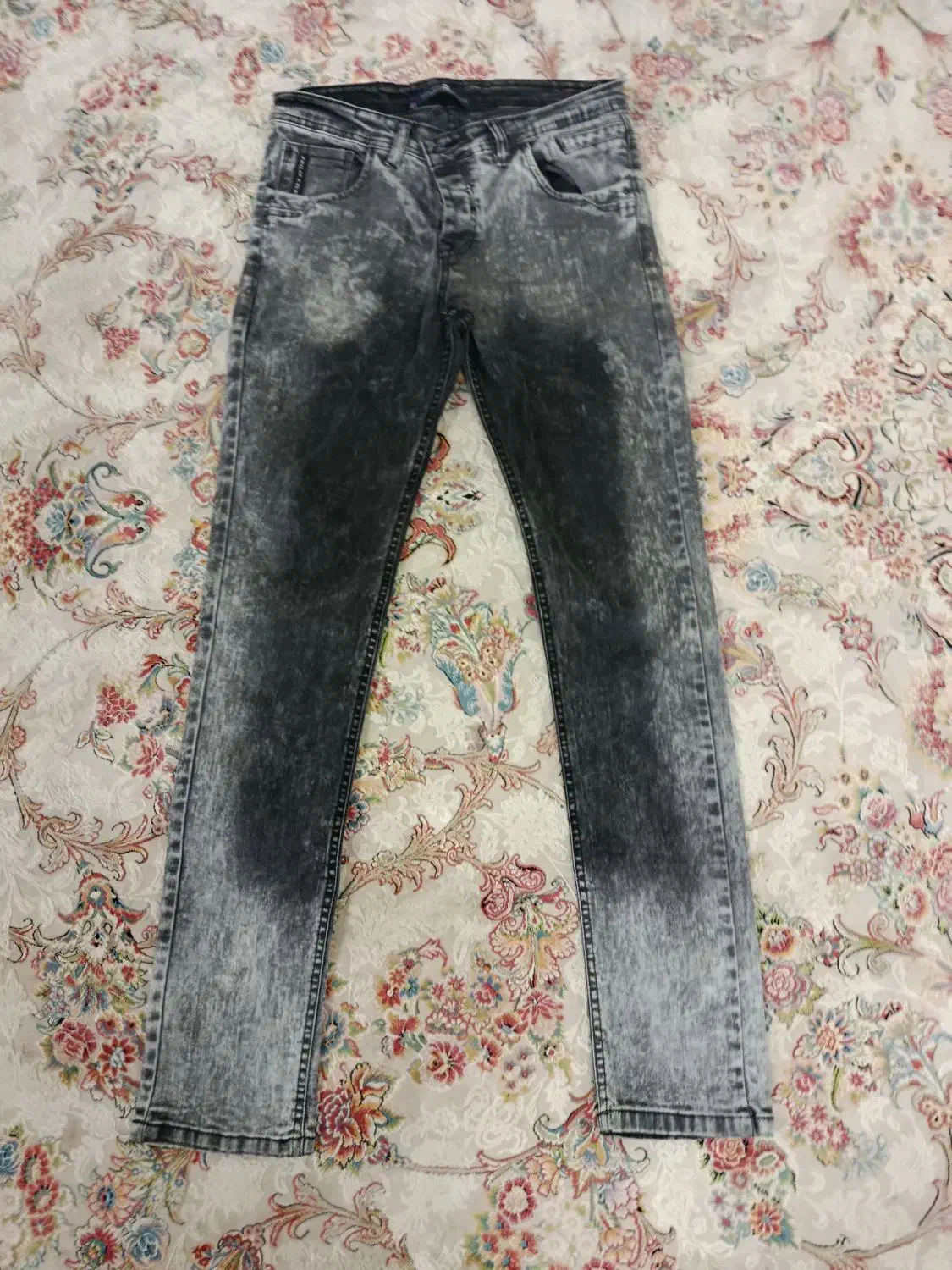 شلوار لی در حد|لباس|ری, جوانمرد قصاب|دیوار