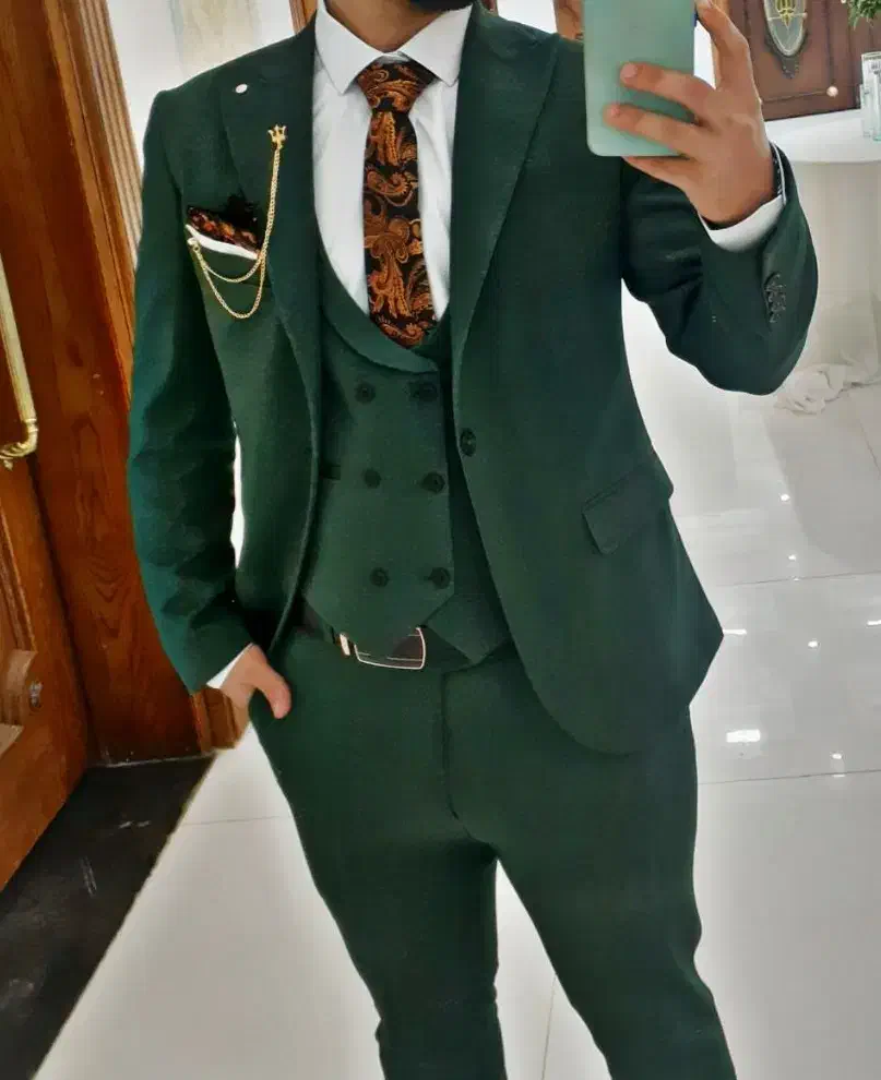 کت شلوار|لباس|رشت, بیجارپس|دیوار