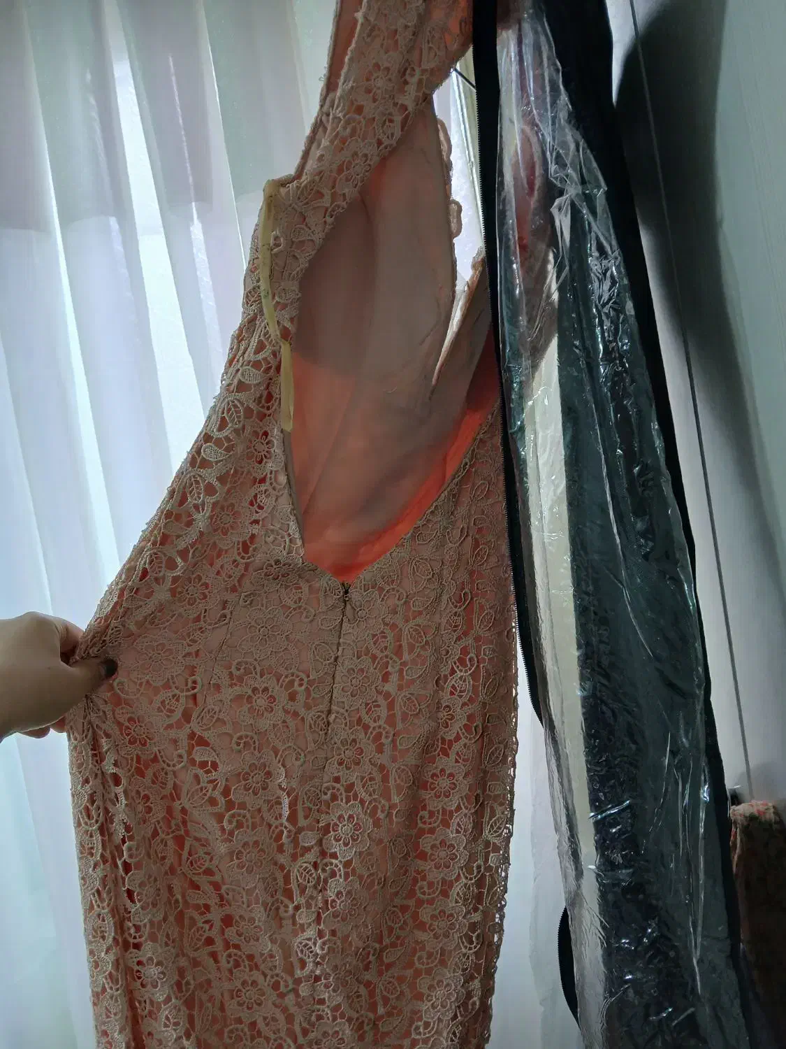 پیراهن مجلسی|لباس|ری, صفاییه (چشمه علی)|دیوار