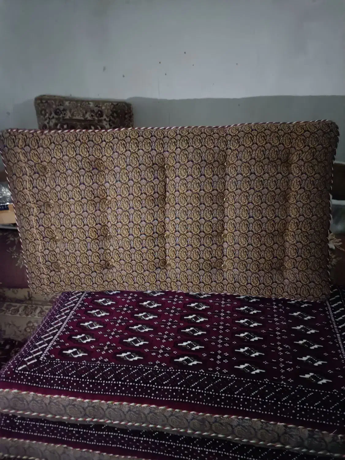 پشتی ترکمن|پشتی|سنندج, |دیوار