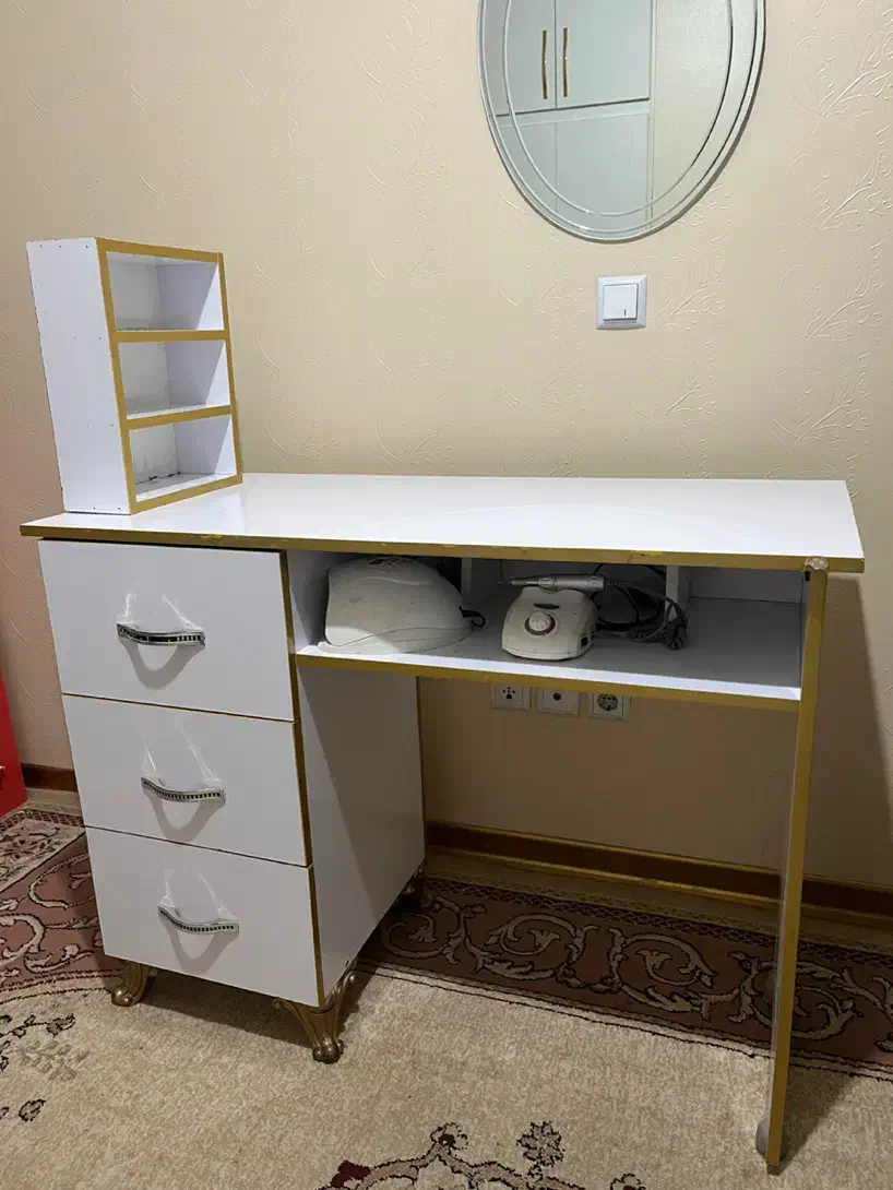 میز ناخن|آرایشگاه و سالن‌های زیبایی|شاهین‌شهر, خانه کارگر|دیوار