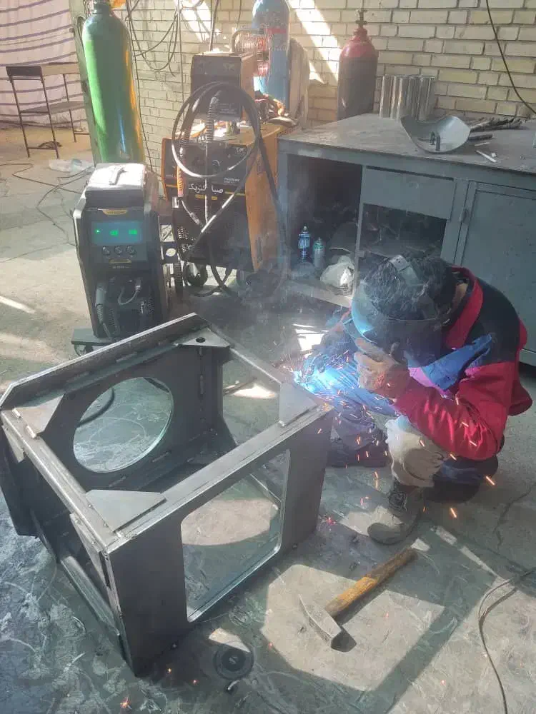 کارگاه جوشکاری برق ارگون Co2  شهرک صنعتی|خدمات پیشه و مهارت|شیراز, شهرک گلها|دیوار