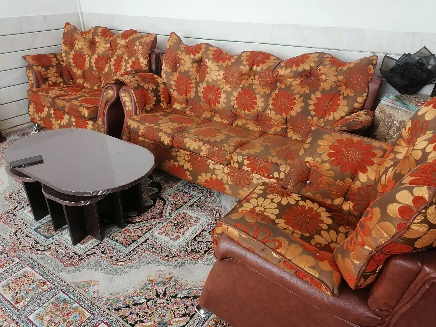 مبل 6نفره سالم همراه با میز وعسلی|مبلمان خانگی و میز عسلی|نجف‌آباد, یزدانشهر|دیوار