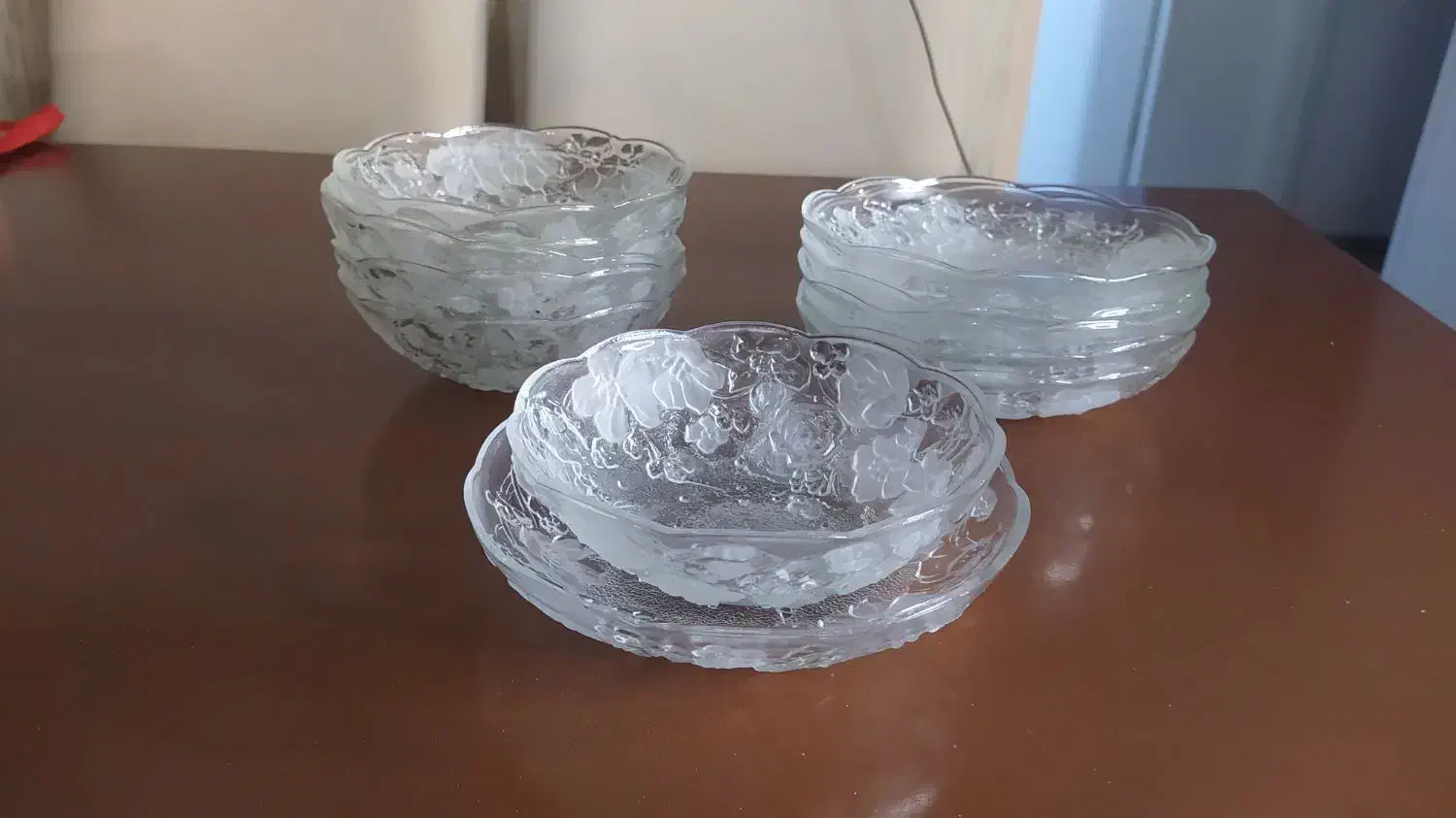 تعدادی کریستال و ظروف چینی|ظروف سرو و پذیرایی|کرج, فاز ۳ گوهردشت|دیوار