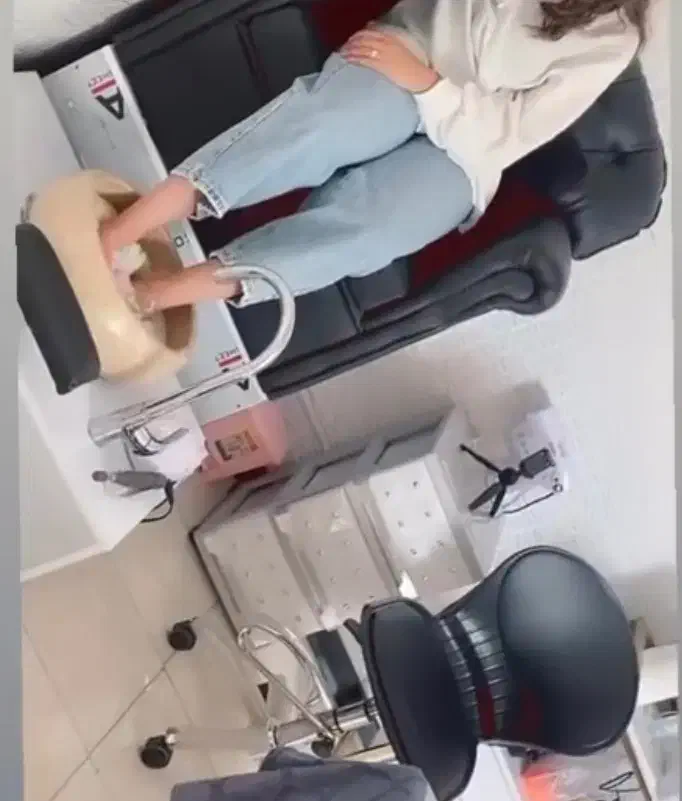 صندلی پدیکور همراه با جکوزی و صندلی چرخشی|آرایشگاه و سالنهای زیبایی|سیرجان, |دیوار