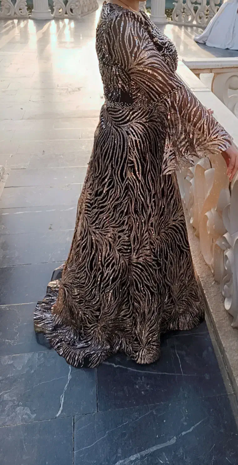 لباس مجلسی|لباس|ازنا, |دیوار