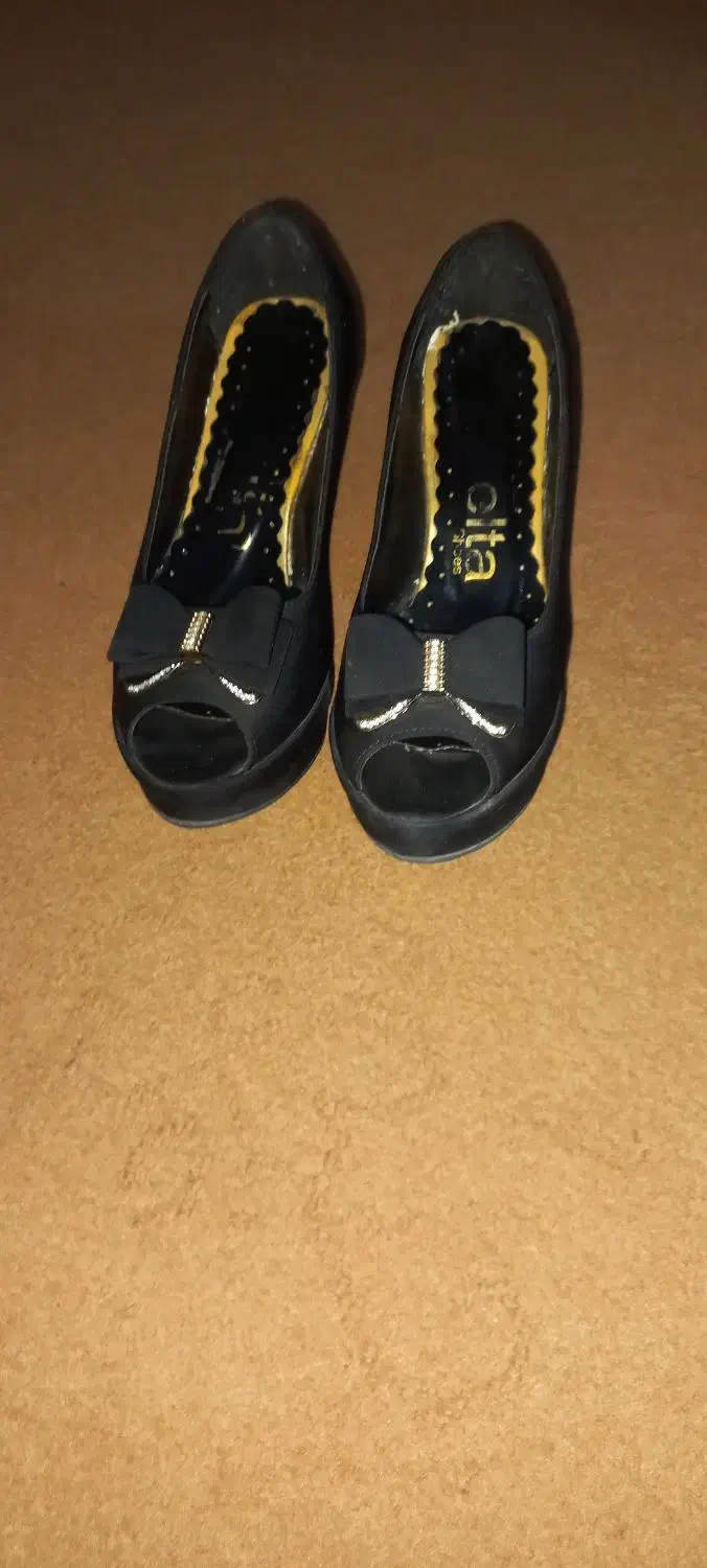 کفش زنانه|کیف، کفش، کمربند|نیشابور, خط کاشمر|دیوار