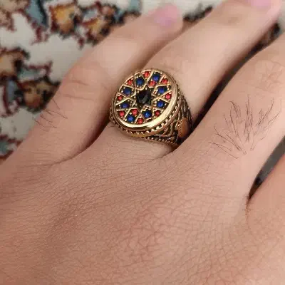 انگشتر رولکس|بدلیجات|ری, شهادت|دیوار