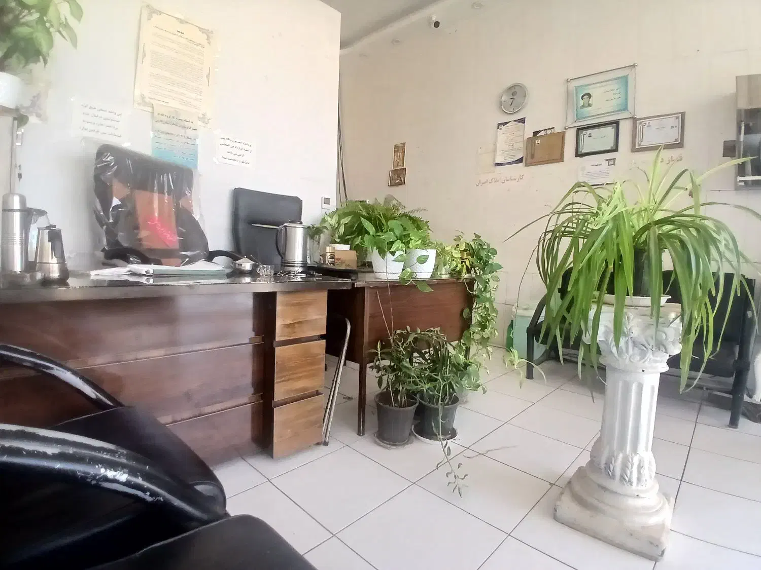 استخدام منشی خانم در دفتر املاک فاز ۲ با حقوق ثابت|استخدام بازاریابی و فروش|صدرا-فارس, فاز ۲|دیوار