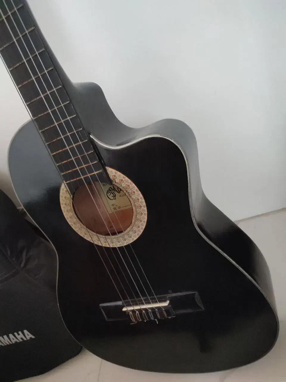 گیتارمارتین|گیتار، بیس، امپلیفایر|بندر انزلی, میان پشته|دیوار