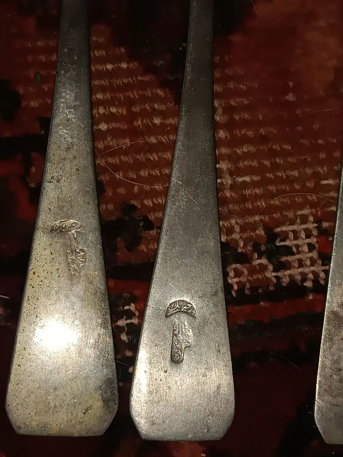 تعدادی قاشق چنگال ورشو قاجاری|ظروف سرو و پذیرایی|شیراز, شاهچراغ|دیوار