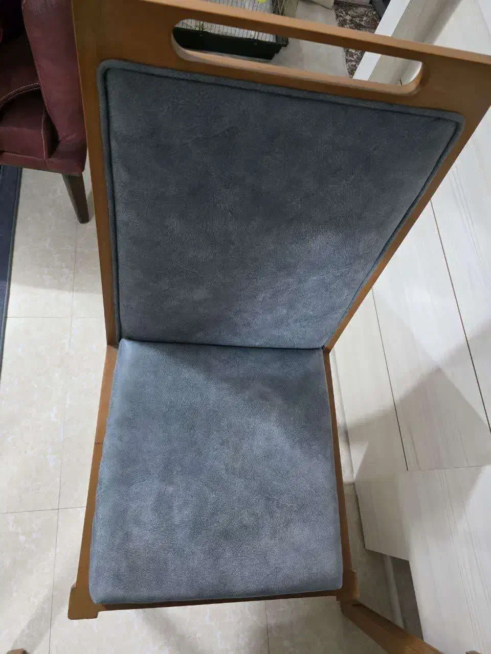 میز ناهارخوری چهار نفره(دوتا صندلی دارد)|میز و صندلی غذاخوری|گلبهار, شهر جدید گلبهار|دیوار