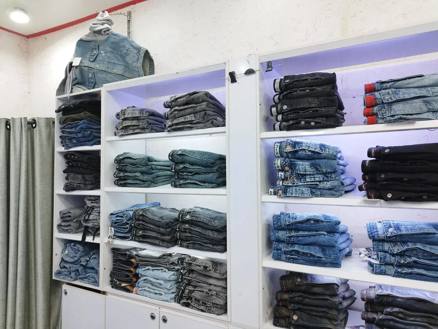 واگذاری بوتیک پاساژ حاجی ویسی، طبقه همکف|لباس|مریوان, |دیوار