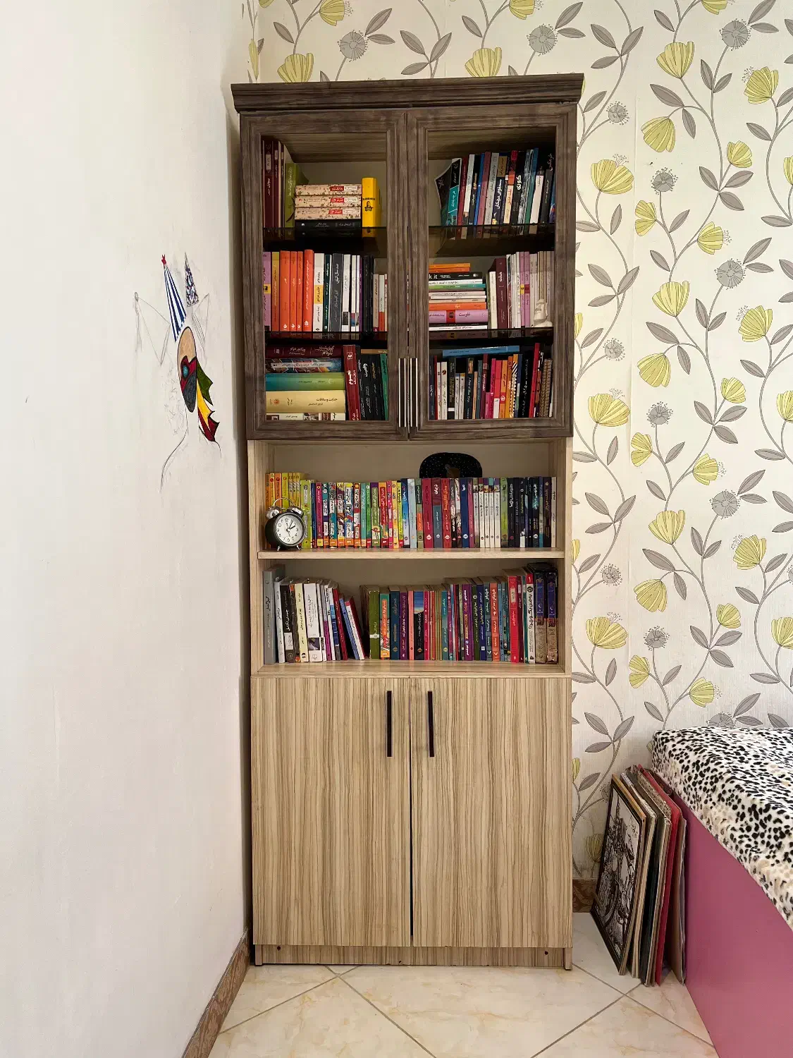 کتابخانه|کتابخانه، شلف، قفسه‌های دیواری|لنگرود, |دیوار