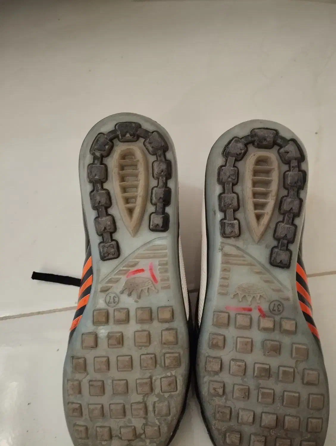 کفش چمن|کیف، کفش، کمربند|نیشابور, مدرس|دیوار