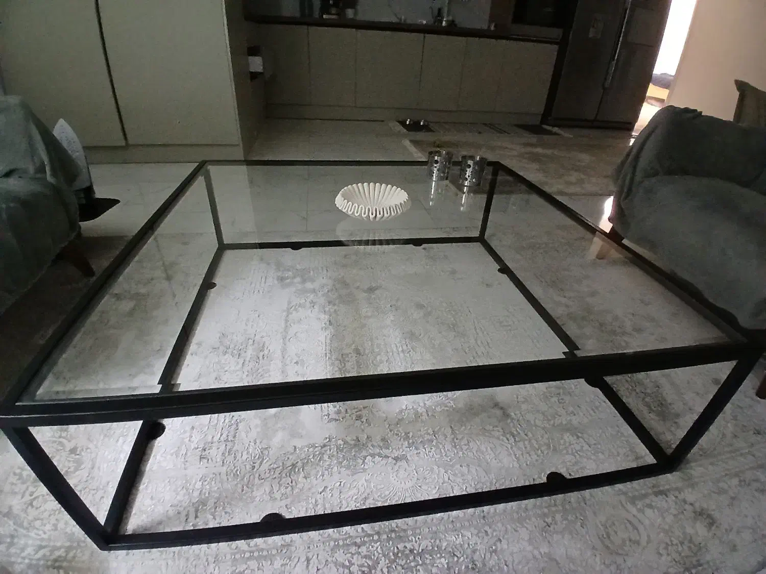 جلومبلی فلزشیشه ایی درحدنو|مبلمان خانگی و میز عسلی|بندر ماهشهر, |دیوار