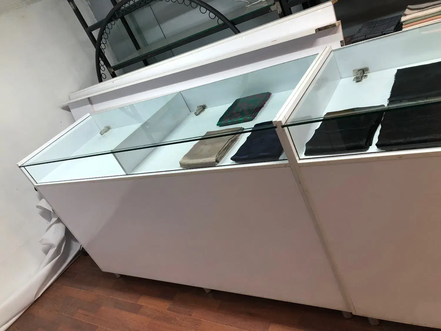 رگال،قفسه،اتاق پرو،ویترین،مانکن|فروشگاه و مغازه|یزد, |دیوار