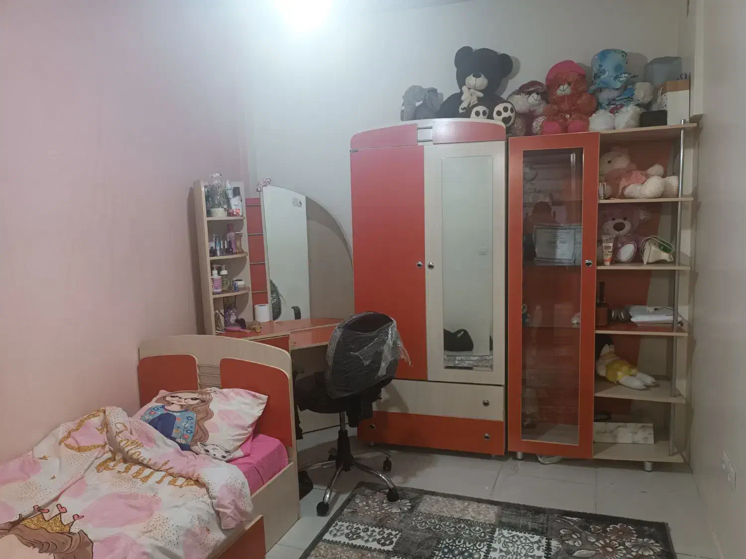 سرویس خواب|تخت و سرویس خواب|پاکدشت, حصار امیر|دیوار