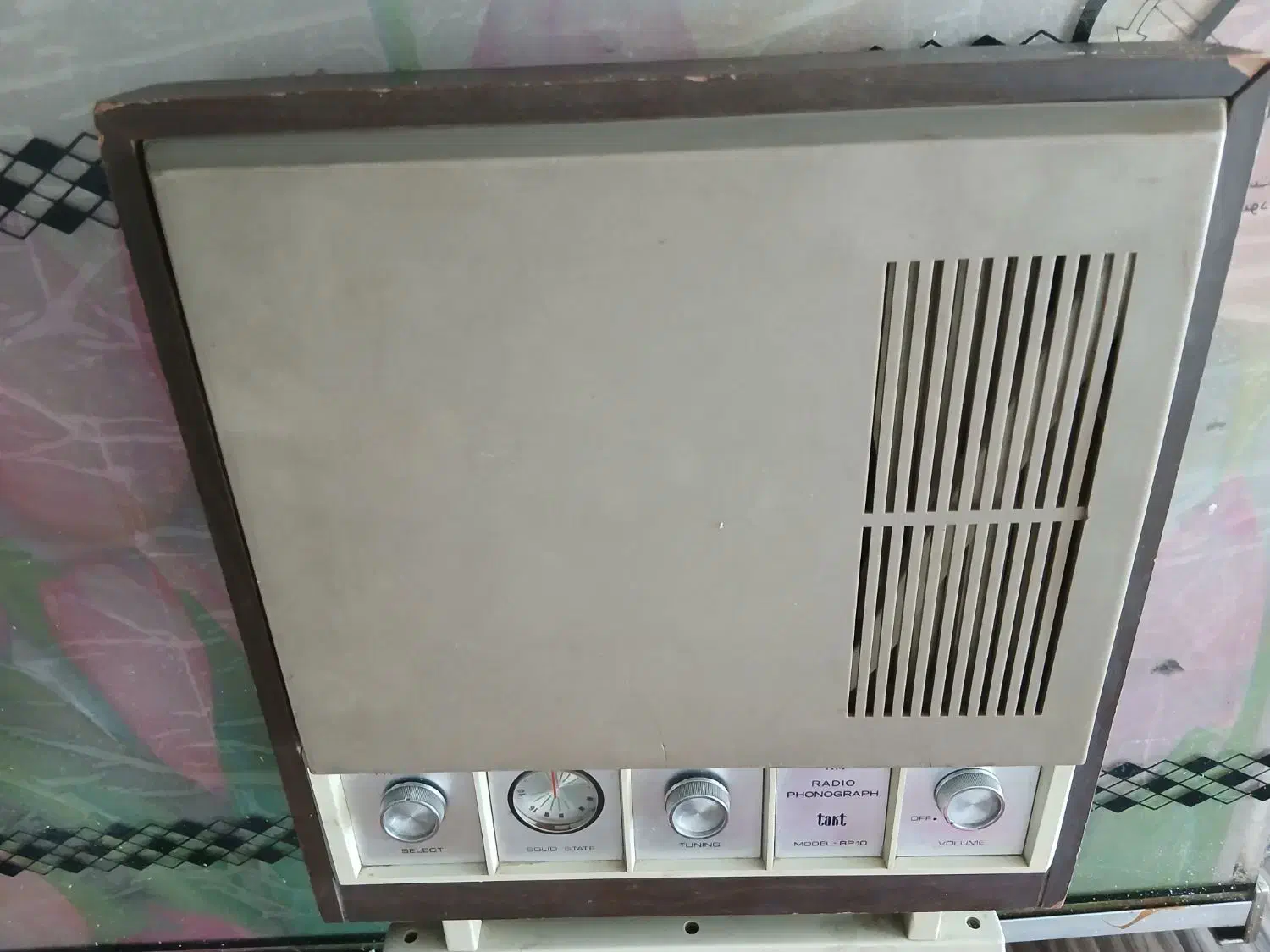 گرامافون قدیمی  ‌رادیو دار|سیستم صوتی خانگی|بروجرد, |دیوار