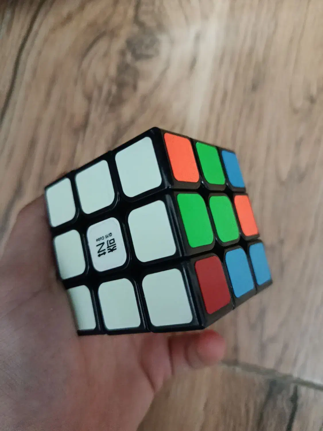 روبیک|اسباب‌بازی بچه|رباط‌کریم, رباط‌کریم|دیوار