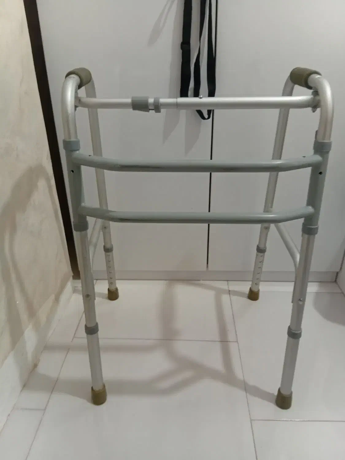 واکر تاشو از جنس آلمینیوم استفاده نشده نو|آرایشی، بهداشتی، درمانی|محمدیه-قزوین, |دیوار