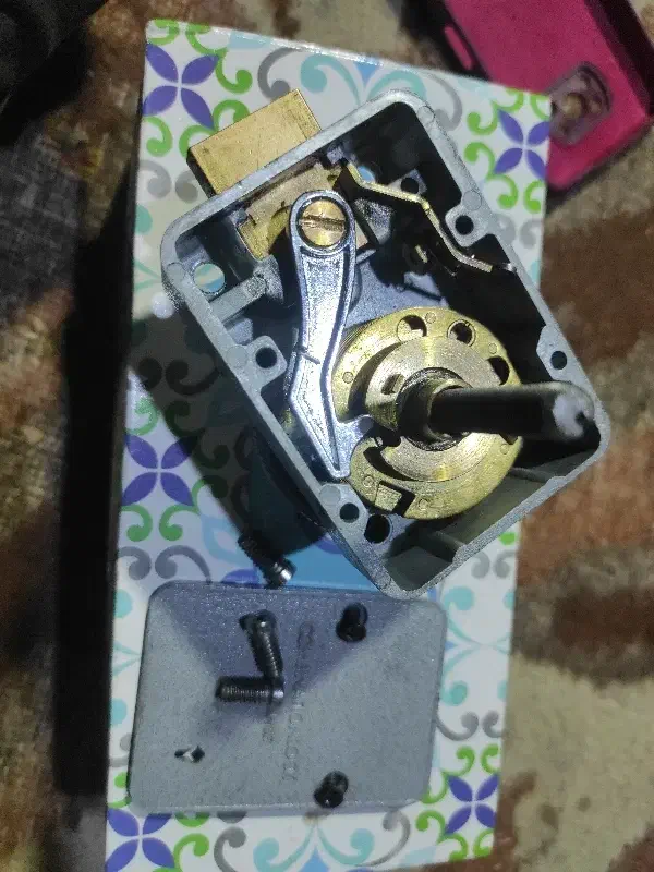 قفل گاوصندق|ابزارآلات|مرودشت, بیست متری بیمارستان|دیوار