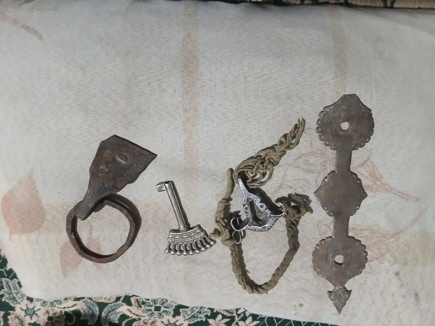 اشیاع قدیمی|کلکسیون اشیاء عتیقه|راور, |دیوار