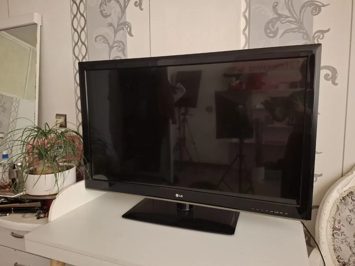 تلوزیون LG|تلویزیون و پروژکتور|مشهد, هفت تیر (نه دره)|دیوار