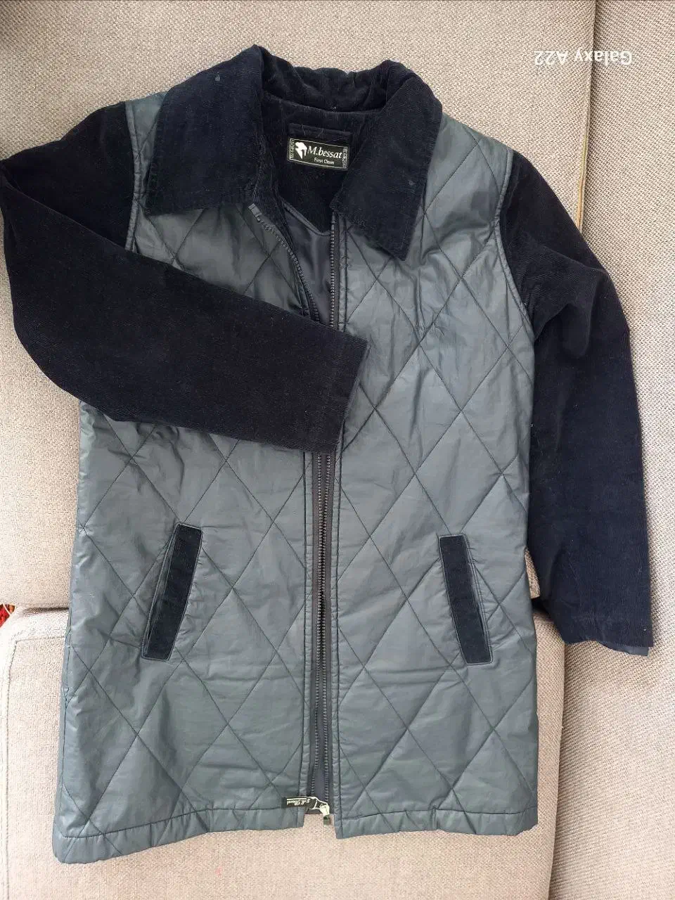 پالتو مشکی بوفالو و کت بلند طوسی کاپشن چرم و مخمل|لباس|اصفهان, آبشار|دیوار