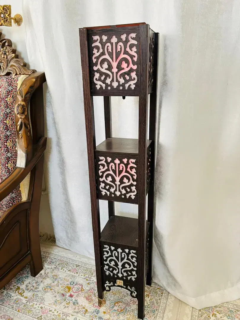تعدادی وسیله میزخاطره و آباژور و گل و گلدان|مبلمان خانگی و میز عسلی|رفسنجان, |دیوار