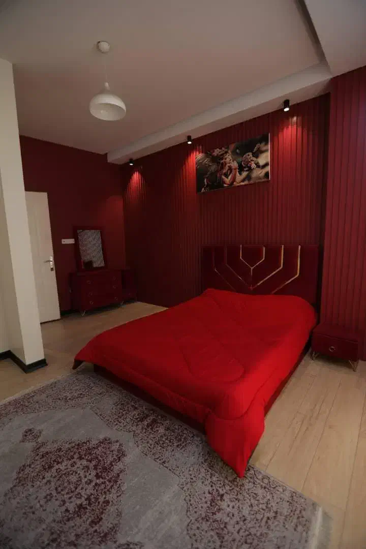 اجاره‌وزانه‌ویلااستخرسرپوشیده‌وجکوزی رودهن،مهراباد|اجارهٔ کوتاه‌مدت ویلا و باغ|رودهن, |دیوار