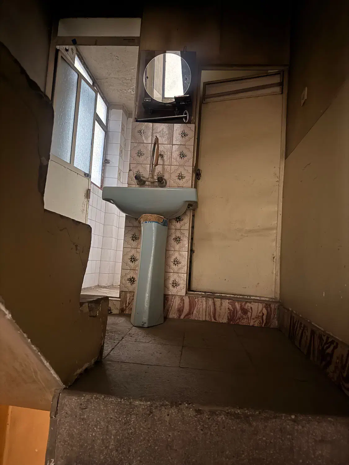 ساختمان ۳ طبقه مستقل دربست