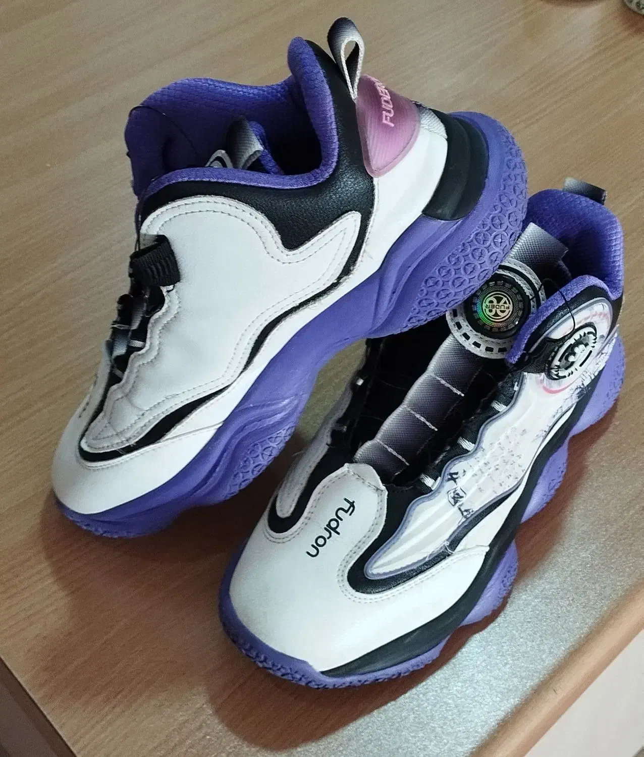 کتونی خارجی|کیف، کفش، کمربند|رودهن, |دیوار