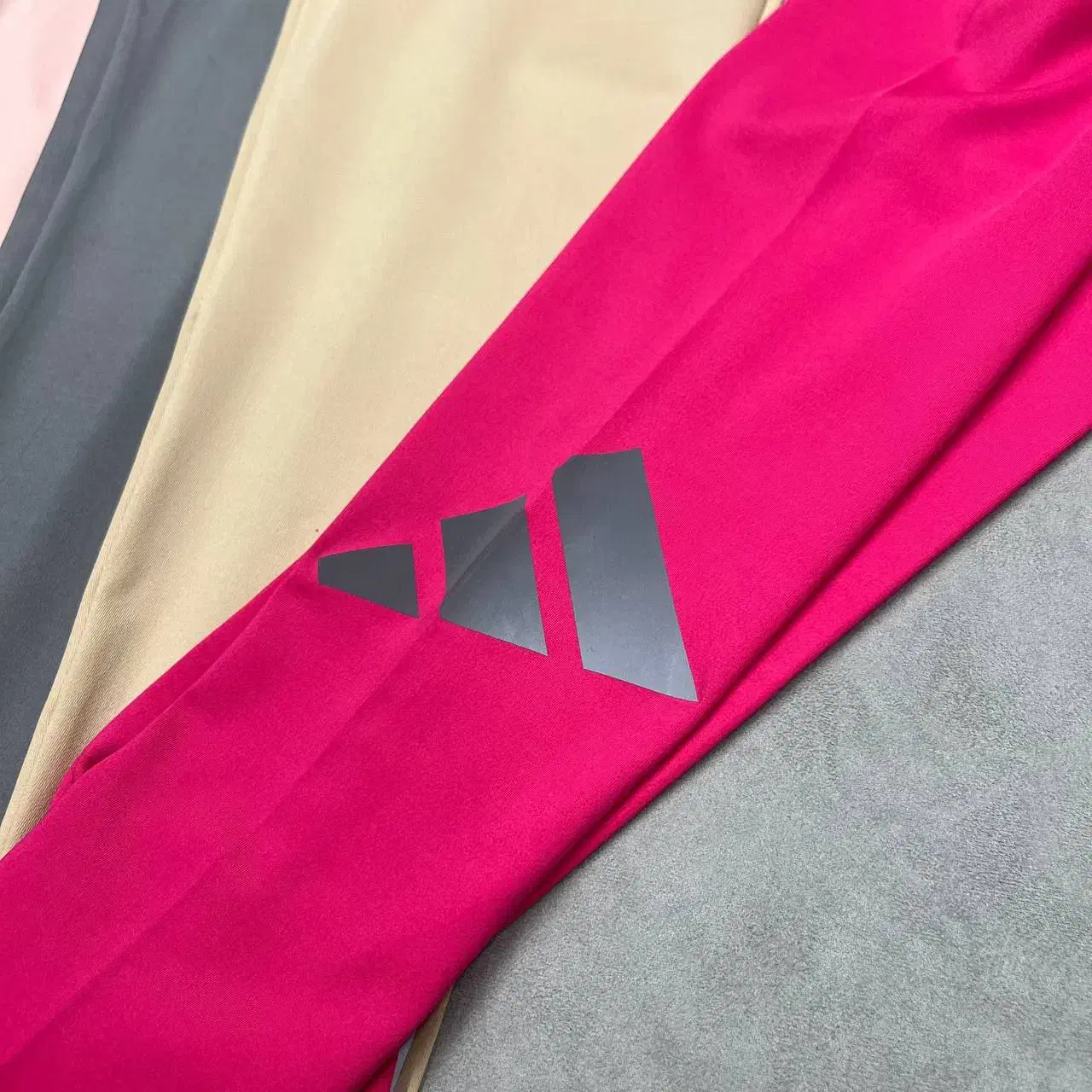 لگ کمرپهن آدیداس|لباس|قم, سالاریه|دیوار