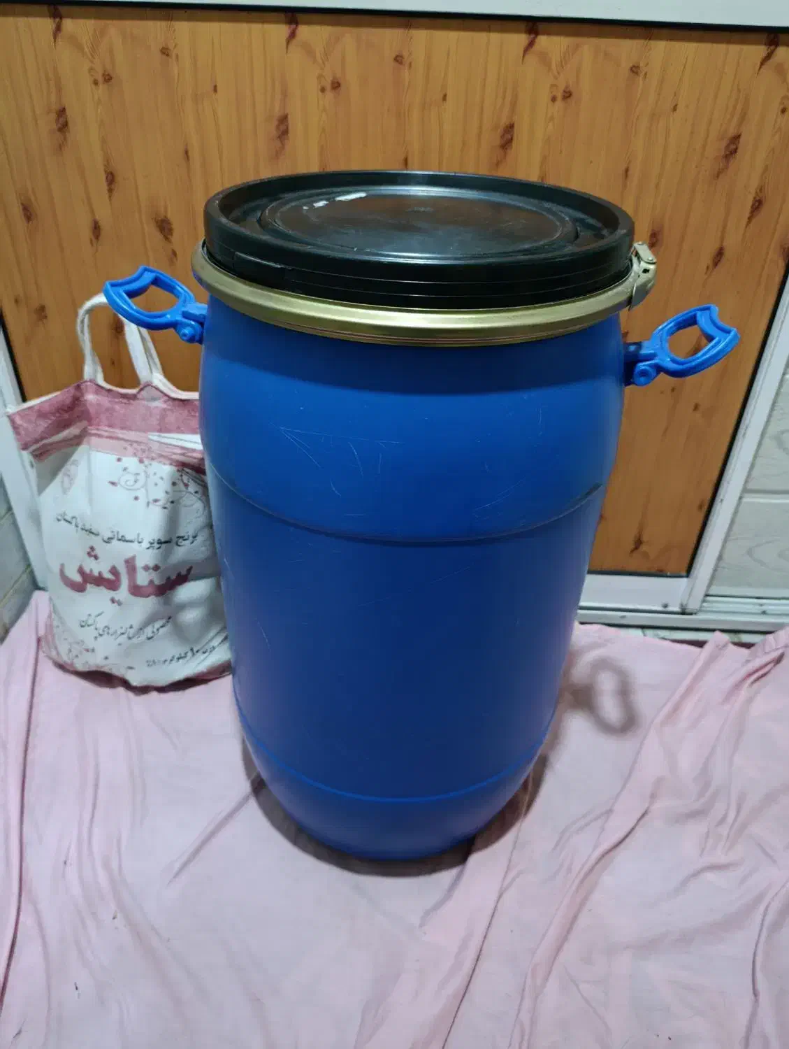 دبه بشکه تشت هفتاد لیتری روسی تسمه ای فول وکیوم|ظروف نگهدارنده، پلاستیکی، یک‌بارمصرف|بندر انزلی, معلم|دیوار