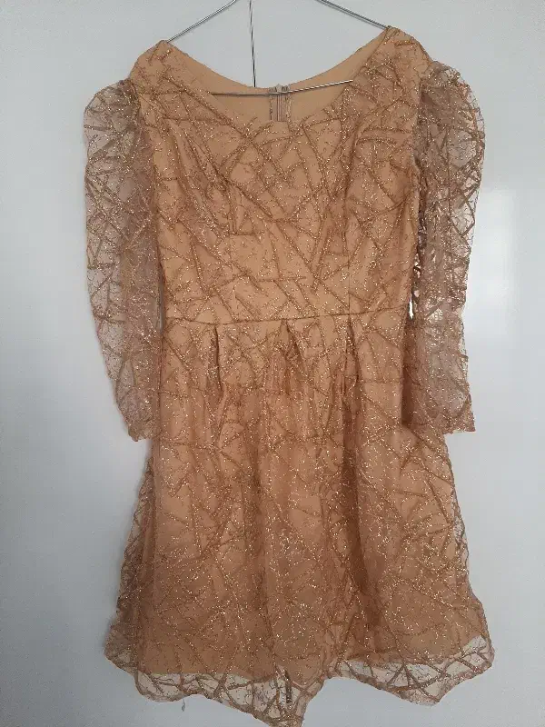 پیراهن مجلسی|لباس|تالش, هشتپر|دیوار