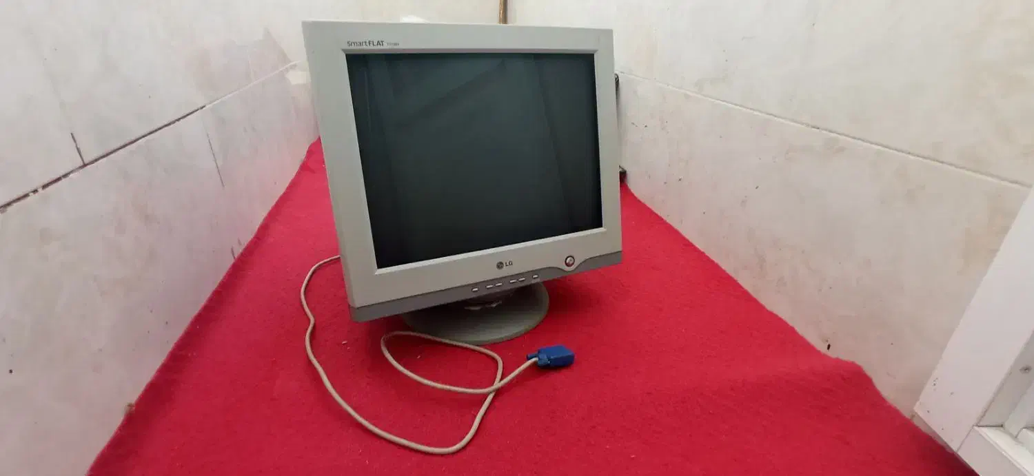 مانیتور ال جی سالم وتمیز|قطعات و لوازم جانبی رایانه|الیگودرز, |دیوار