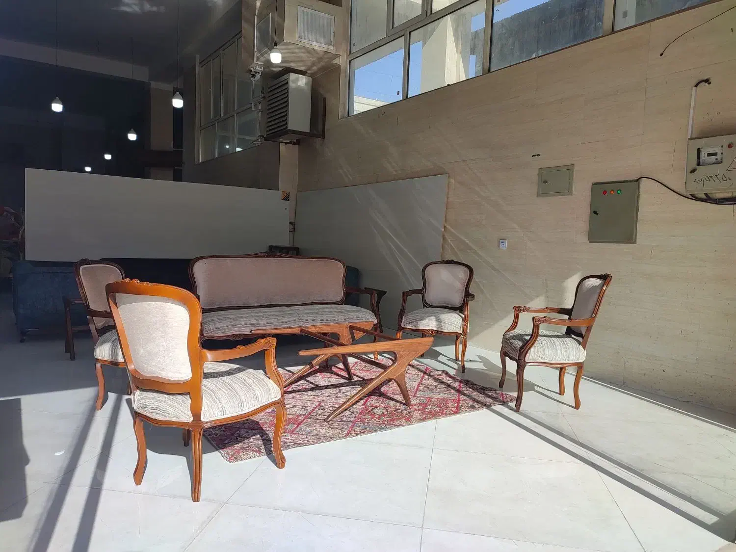 استخدام رویه کوب و خیاط مبلمان|استخدام صنعتی، فنی، مهندسی|اندیشه, اندیشه فاز ۴|دیوار