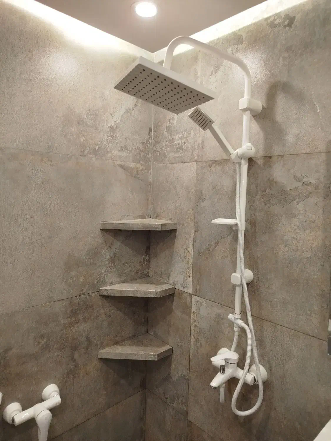 کاشی کاری و ساخت (شلف . روشویی)|خدمات پیشه و مهارت|لاهیجان, حاجی آباد|دیوار