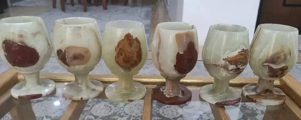 لیوان و استکان سنگ مرمر نقش برجسته|ظروف سرو و پذیرایی|لاهیجان, کوی خزر|دیوار