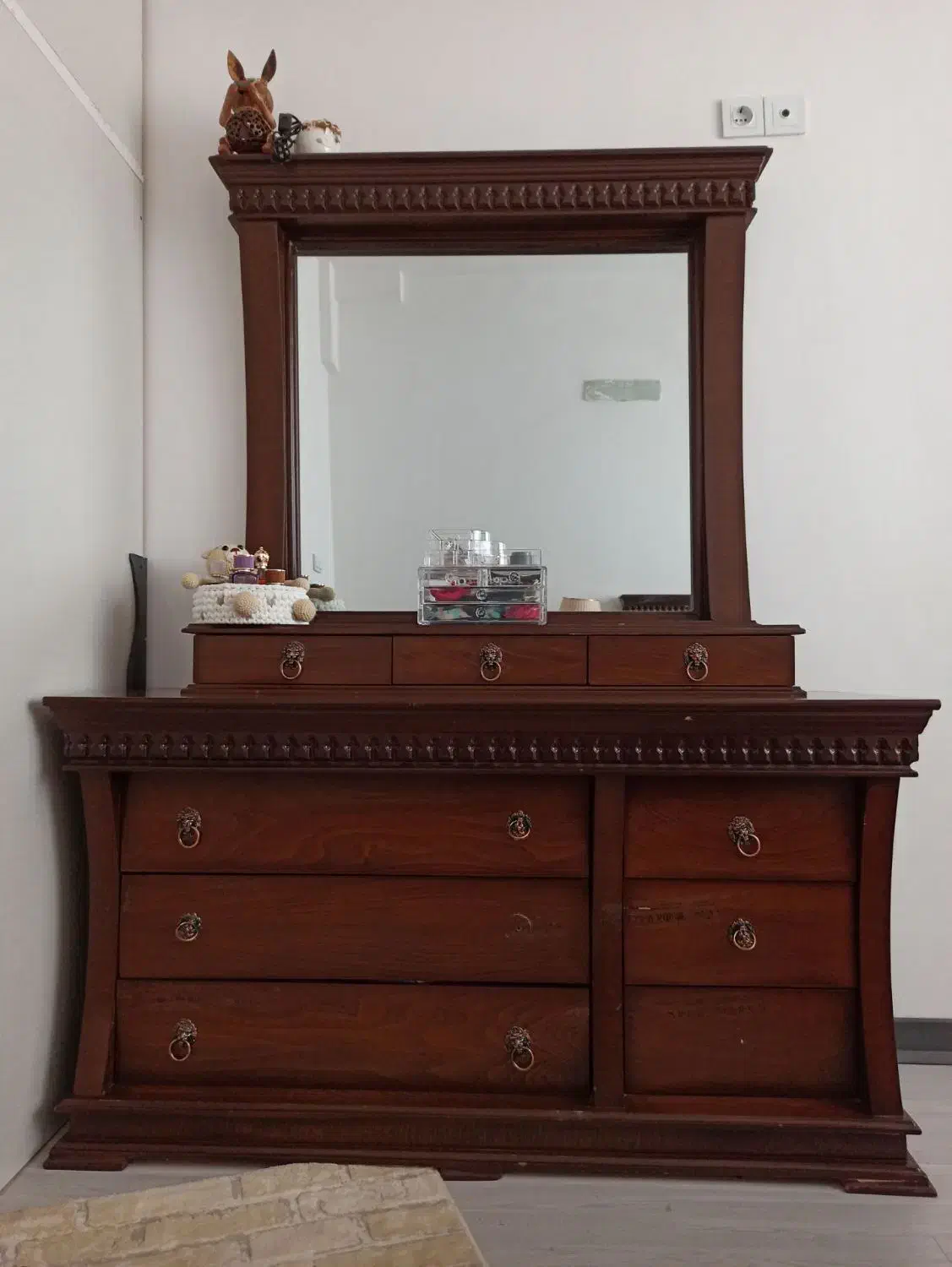 میز آرایش در حد نو|آرایشگاه و سالنهای زیبایی|فشاپویه, |دیوار