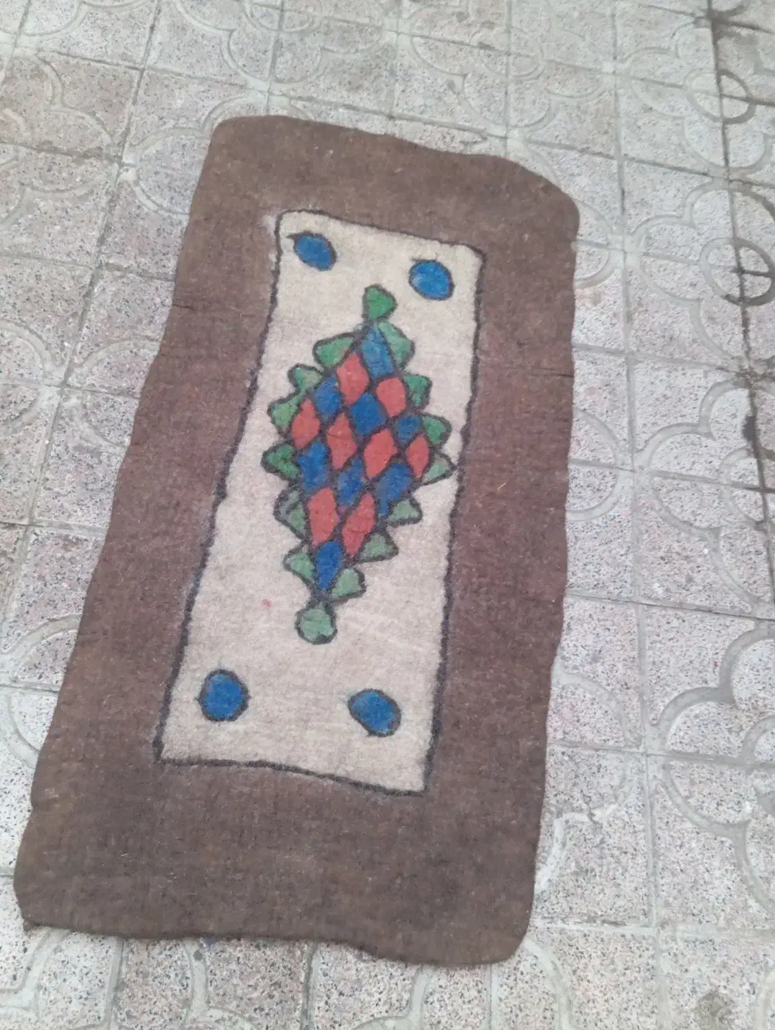 نمدوفرش گوسفندطبیعی ودرمانی(دیکس پادرد)ضخیم ودستی|گلیم، جاجیم، گبه|تبریز, |دیوار