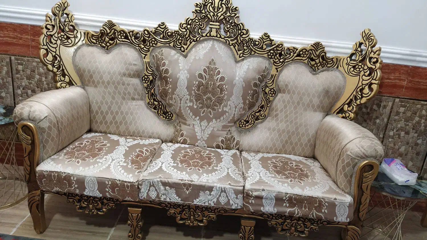 مبل سلطنتی به همراه جلو مبلی|مبلمان خانگی و میز عسلی|زاهدان, |دیوار