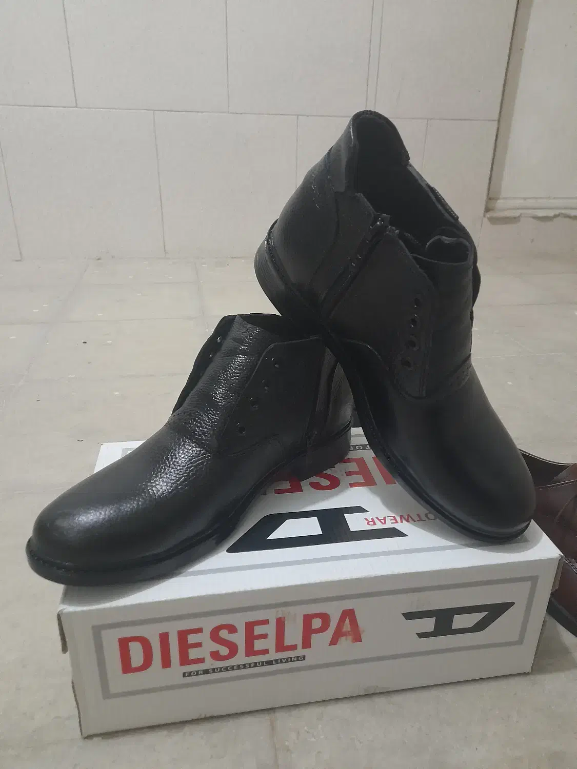 دوجف کفش|کیف، کفش، کمربند|صدرا-فارس, فاز ۱|دیوار