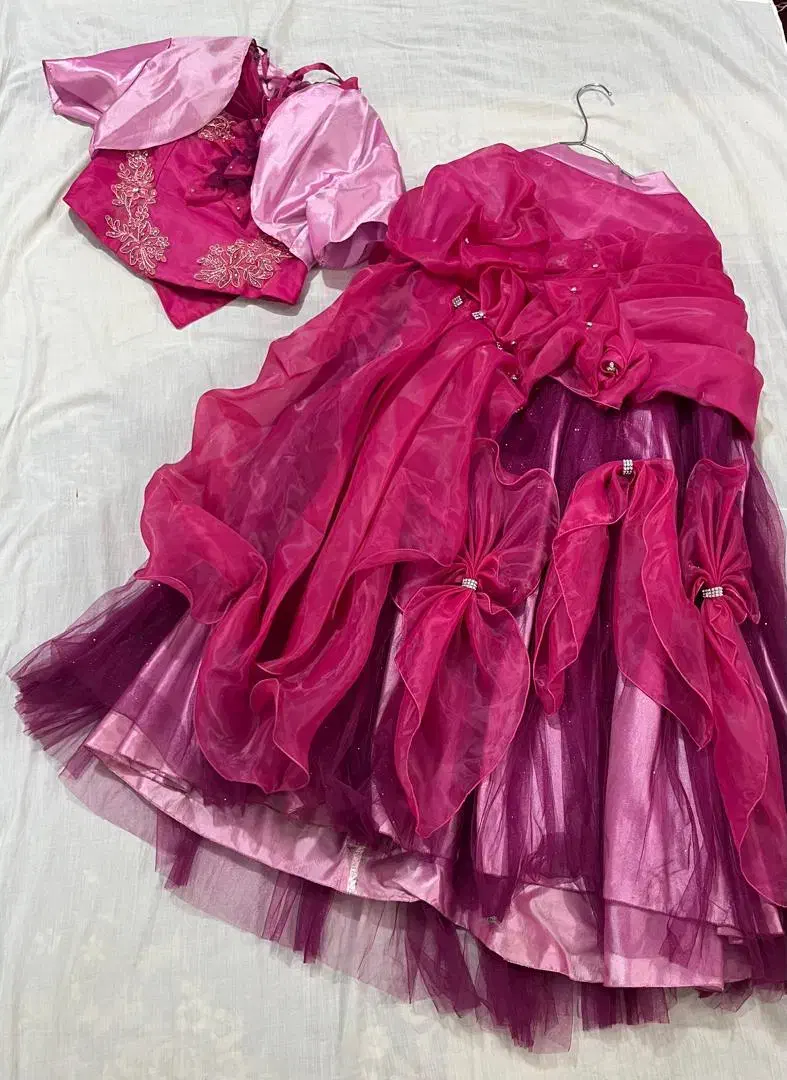 لباس مجلسی|لباس|کاشان, حسن آباد|دیوار