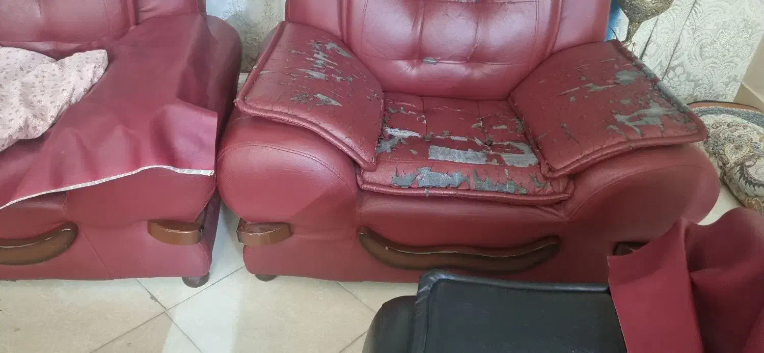 مبل چرم ترک فقط نشیمنش نیاز ب تعمیر داره|مبلمان خانگی و میز عسلی|تهران, شهرک بعثت|دیوار