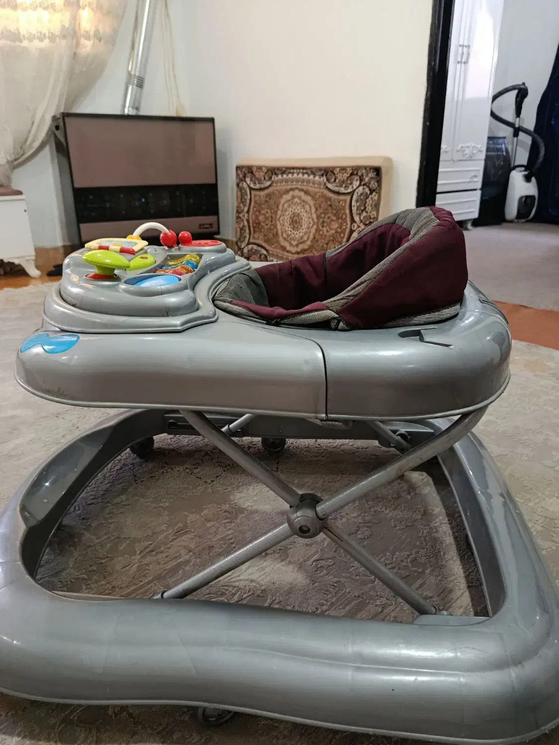 روروک|تخت و صندلی بچه|رشت, کوی امام رضا|دیوار