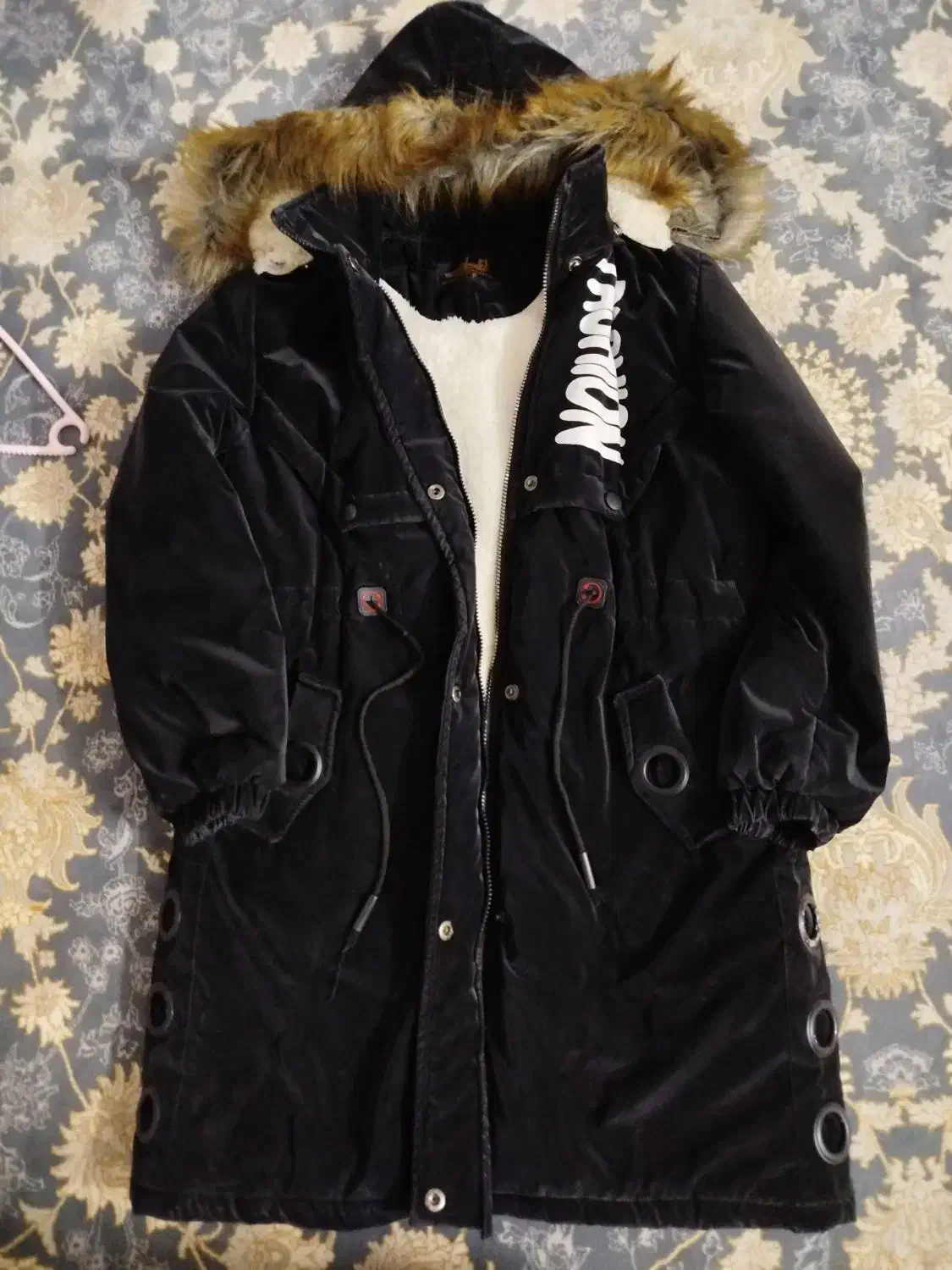 کاپشن کت|لباس|قم, ولیعصر|دیوار