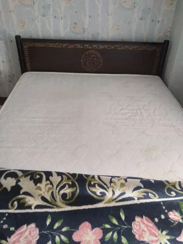 تخت دو نفره فرفورژه با چوب و تشک دو نفره رویال|تخت و سرویس خواب|کرج, فاز ۴ مهرشهر|دیوار