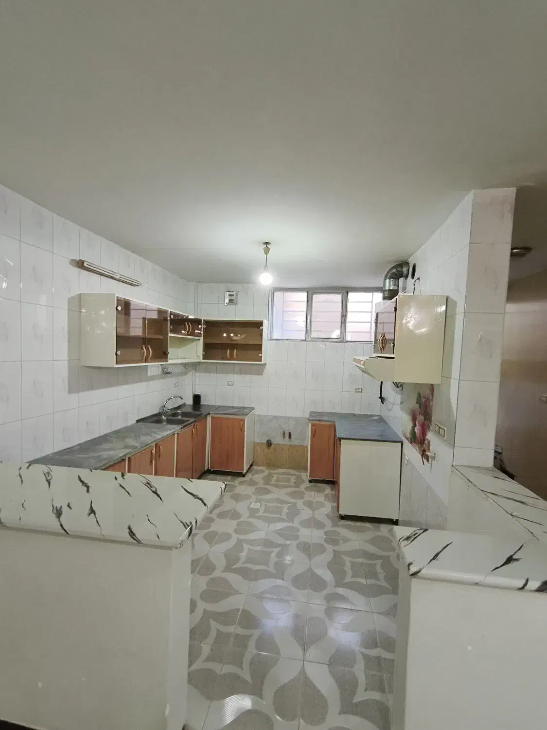 زیرزمین ۹۰ متری دو خوابه راه مجزا محله ب۷|اجارهٔ خانه و ویلا|فولادشهر, B7|دیوار